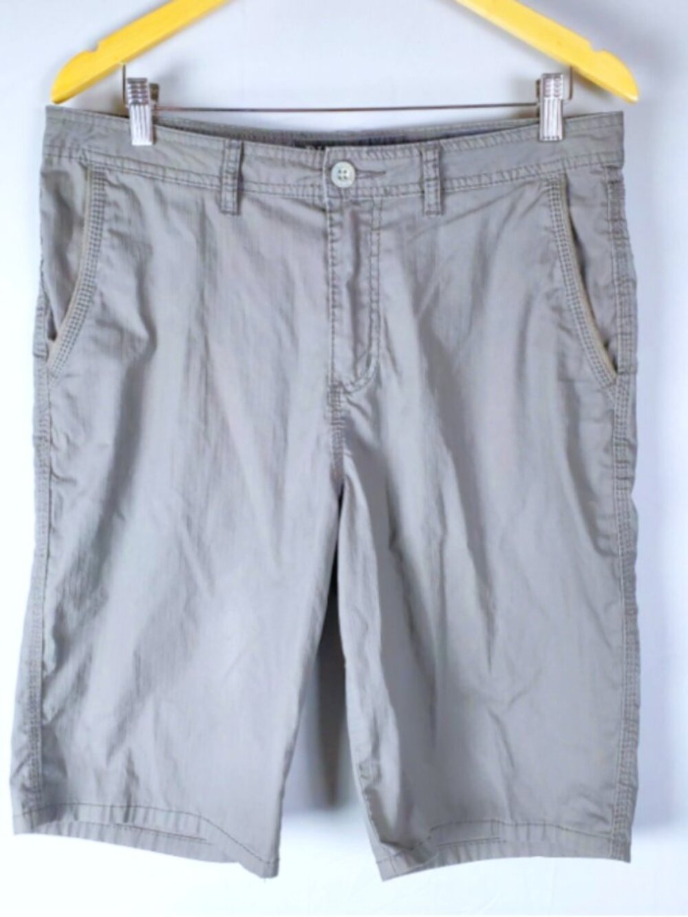 BKE Buckle Herman Bermuda Shorts Men's Size 33 Standard Fit Gray 11" Inseam Long